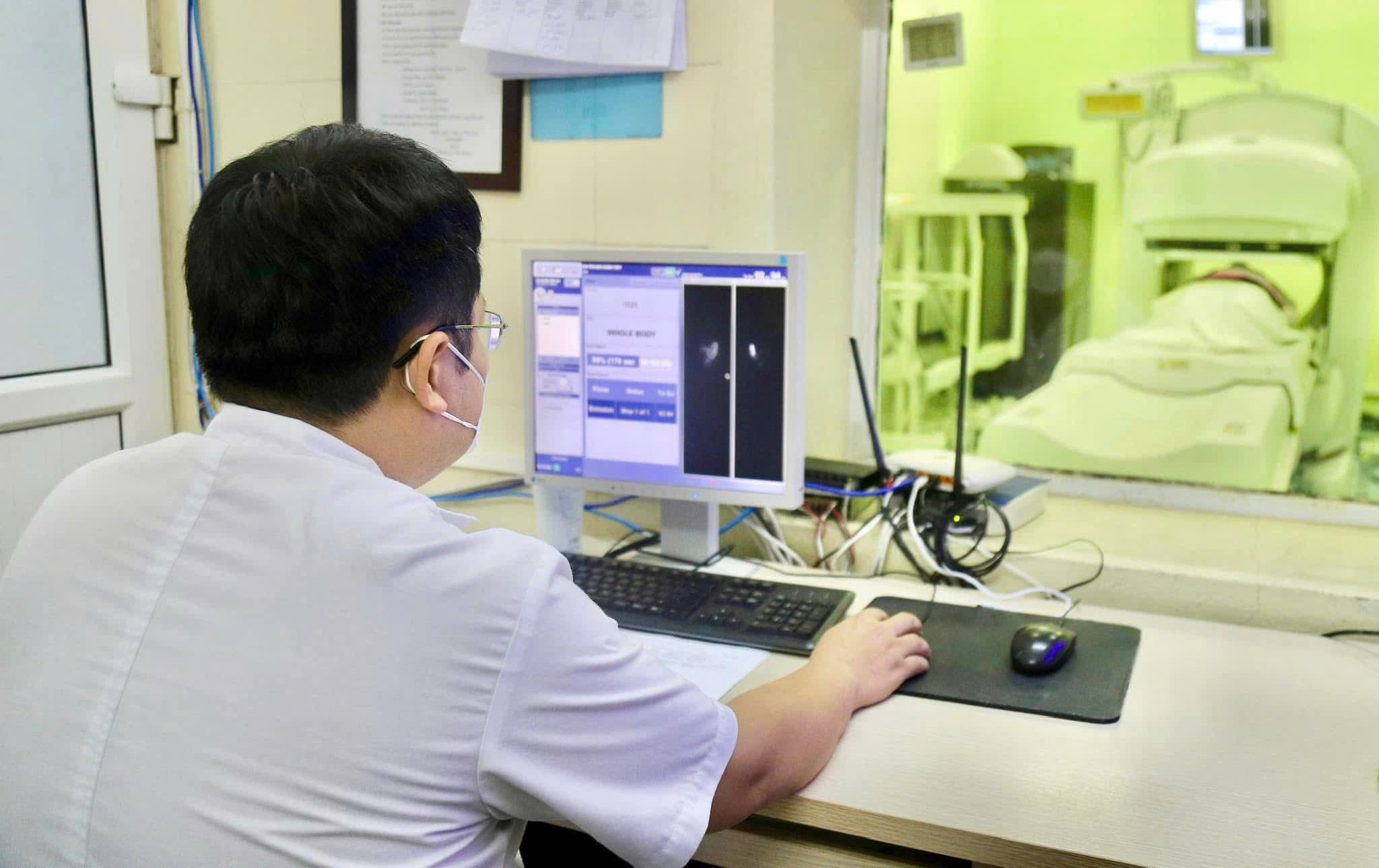 Nhờ được đầu tư đồng bộ về trang thiết bị và nhân lực, thời gian chờ xạ trị của người bệnh tại Bệnh viện K đã giảm đáng kể.