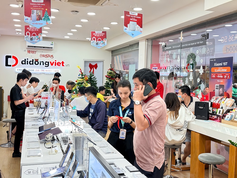 Khách hàng tin chọn Di Động Việt để mua sắm sản phẩm công nghệ chính hãng.