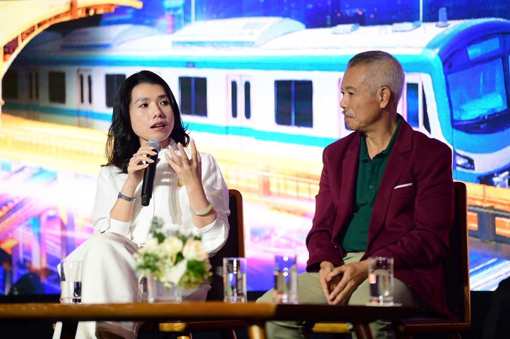 Bà Thi Anh Đào, Giám đốc Khối Marketing Masterise Group (trái) tại hội thảo “Kinh tế Lifestyle - Động lực tăng trưởng mới của TP.HCM” do báo Tuổi Trẻ phối hợp cùng Sở Công thương TP.HCM tổ chức, với sự đồng hành của Công ty CP Vàng bạc Đá quý Phú Nhuận (PNJ) và Nhà phát triển Bất động sản hàng hiệu đẳng cấp quốc tế&nbsp; Masterise Homes - Ảnh: Quang Định