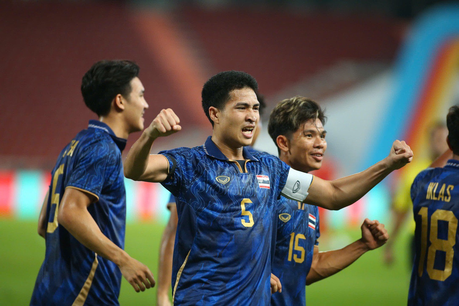 Seksan Ratree nhân đôi cách biệt cho U22 Thái Lan với cú sút từ ngoài vòng cấm, đánh bại thủ môn Trung Kiên