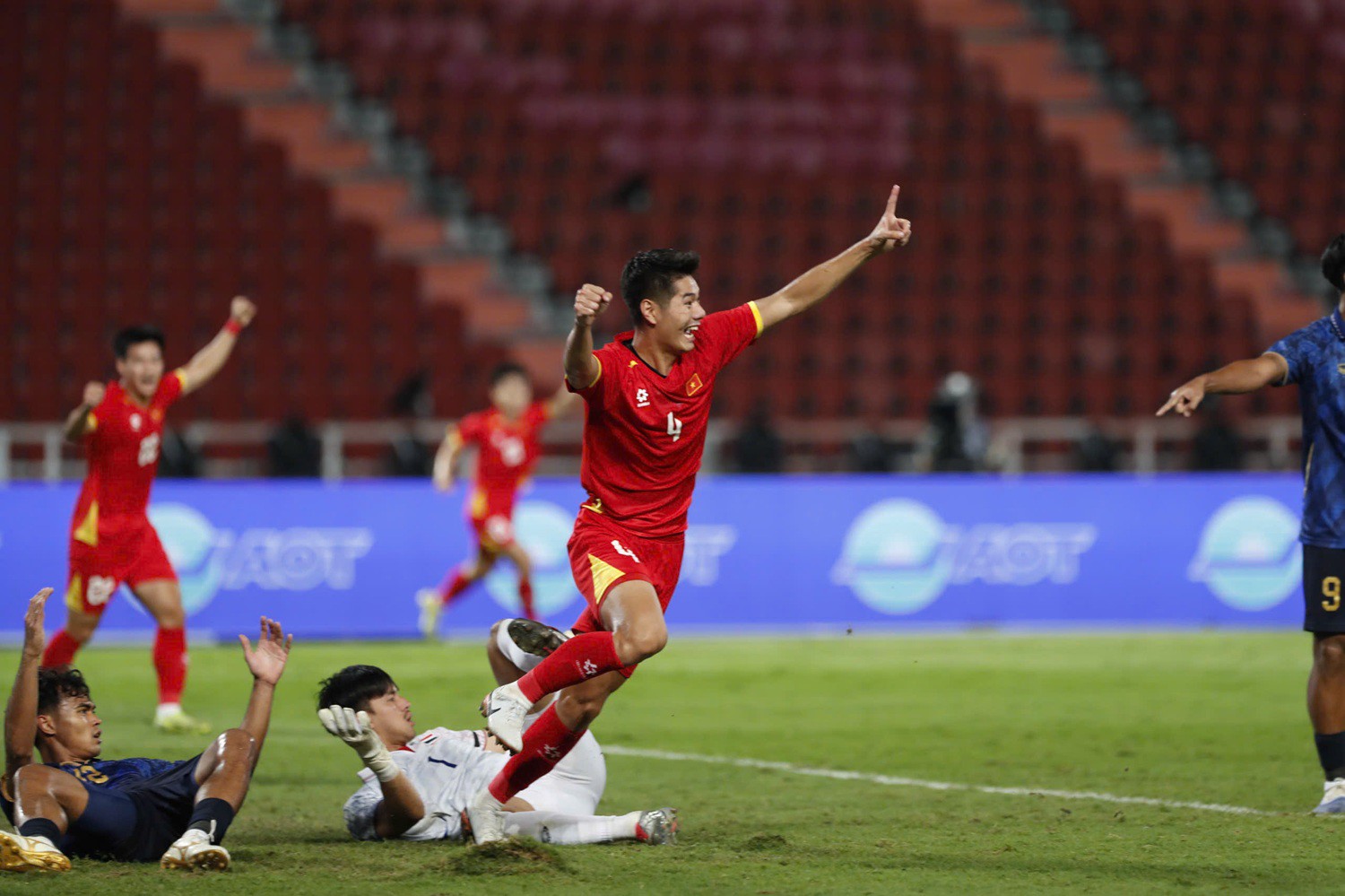 Nức lòng U22 Việt Nam ngược dòng hạ U22 Thái Lan, đoạt huy chương vàng SEA Games - 5