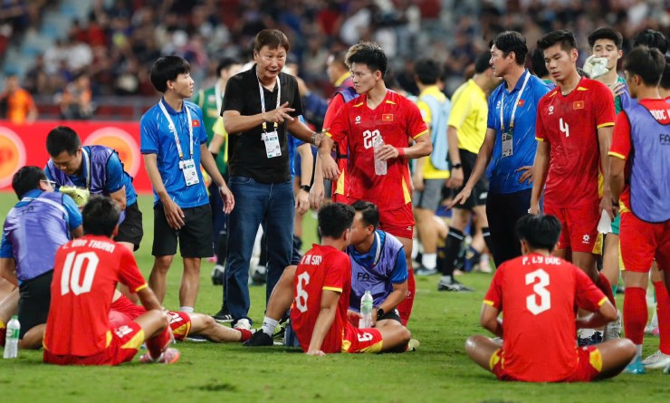 Nhà cầm quân 49 tuổi sẽ có vị thế vững chắc trong lịch sử bóng đá Việt Nam, bên cạnh người đồng hương Park Hang Seo