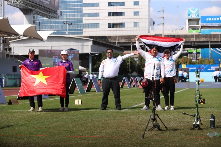 Đôi VĐV hỗn hợp của chúng ta giành thêm HCB. Ảnh: Anh Khoa