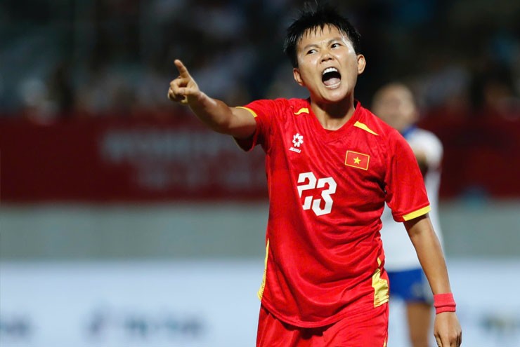 Bích Thùy bực mình