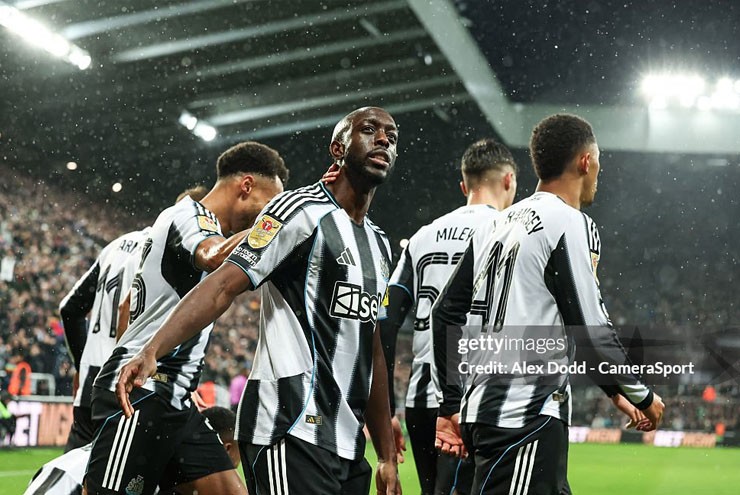 &nbsp;Newcastle mở điểm tưng bừng