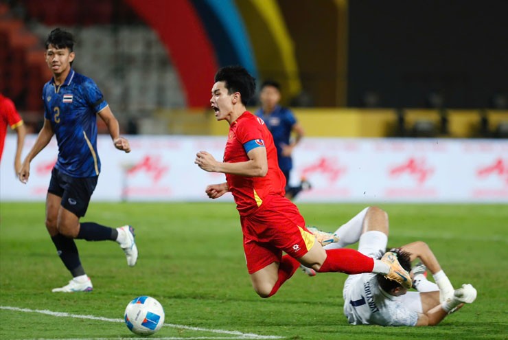 Đình Bắc câu về phạt đền