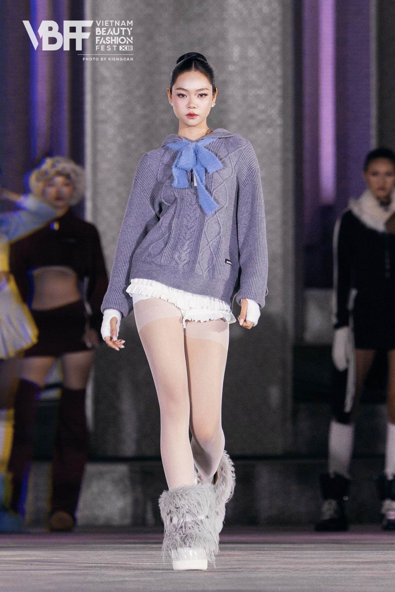 Bích Thoại sinh năm 2005, đến từ Vĩnh Long. Cô chia sẻ khi đến với cuộc thi: "Tôi muốn sống một tuổi trẻ không nuối tiếc và đứng trên sân khấu với tất cả sự can đảm, chân thành mà tôi đã nỗ lực xây dựng".