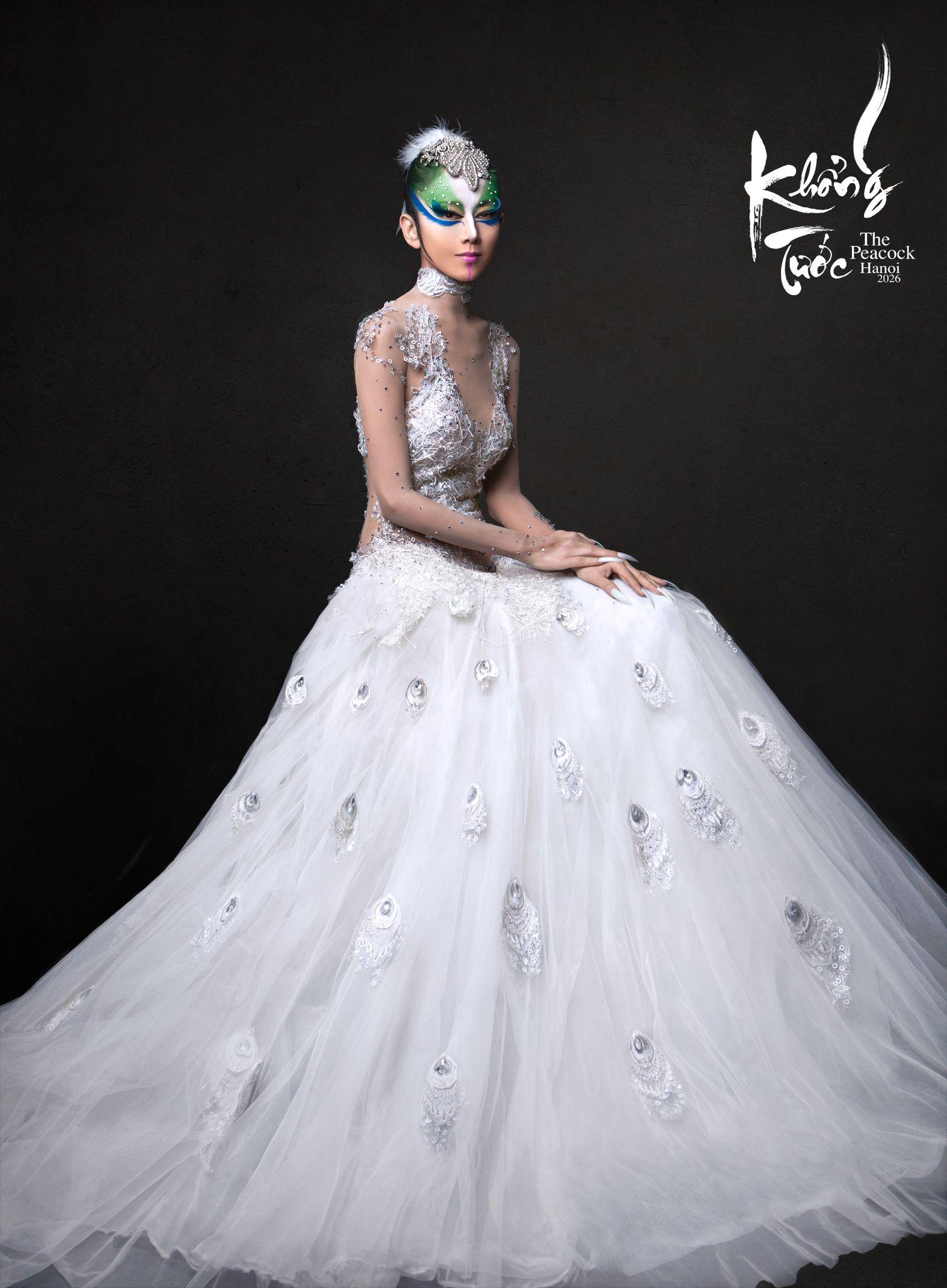 “Chim công làng múa” Trung Quốc - Dương Lệ Bình. Ảnh: Công ty Cổ phần Truyền thông VietArt.