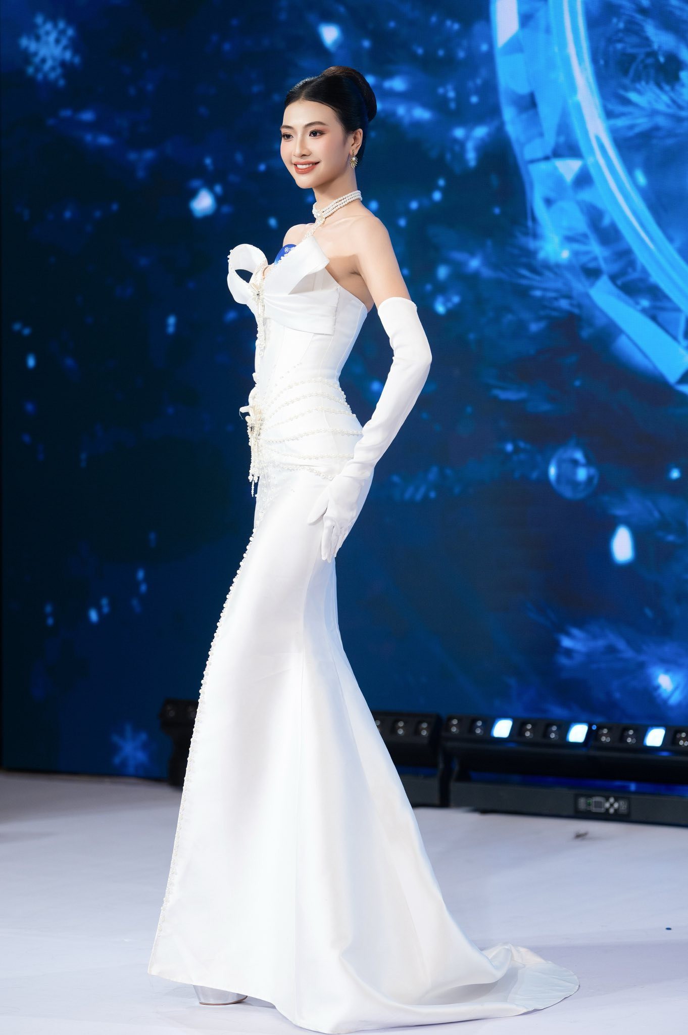 "Top 5 Người đẹp thời trang - dấu mốc đầu tiên trên hành trình Miss World Vietnam 2025. Thật đáng nhớ, thật hạnh phúc và là động lực rất lớn cho chặng đường kế tiếp", Tuyên Dương chia sẻ.