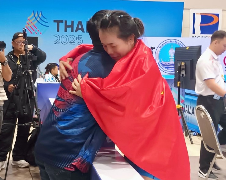 Mỹ Hạnh khóc sau chiến thắng. Ảnh: Anh Khoa