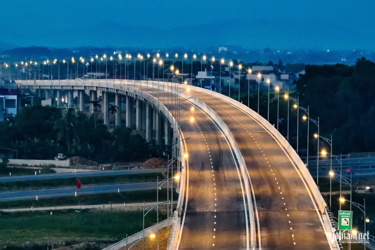 Cao tốc Bắc - Nam ngày đầu nối liền một dải - 8