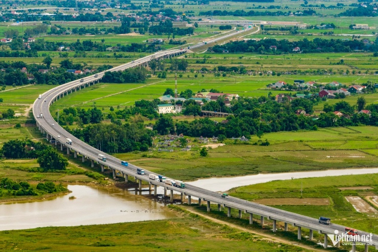 Cao tốc Bắc - Nam ngày đầu nối liền một dải - 10