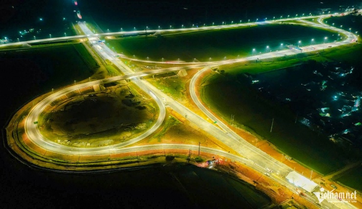 Cao tốc Bắc - Nam ngày đầu nối liền một dải - 11