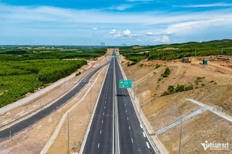 Cao tốc Bắc - Nam ngày đầu nối liền một dải - 14
