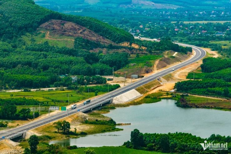Cao tốc Bắc - Nam ngày đầu nối liền một dải - 12
