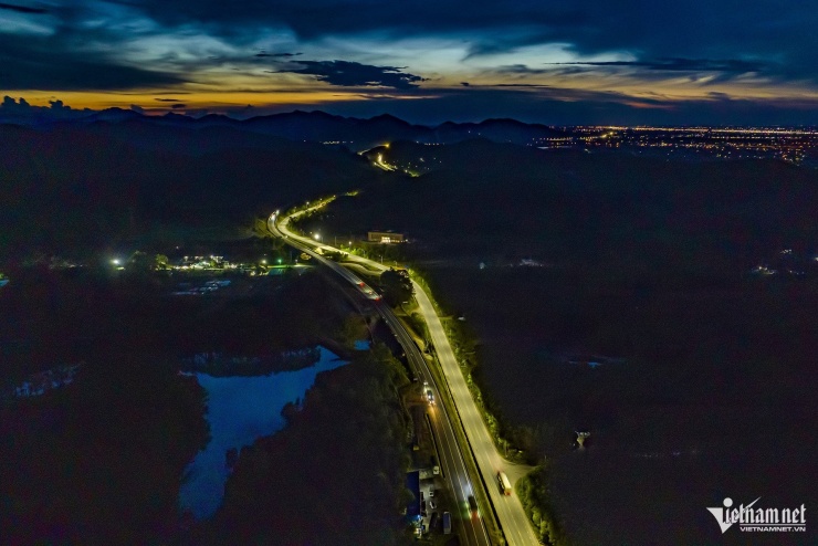 Cao tốc Bắc - Nam ngày đầu nối liền một dải - 16