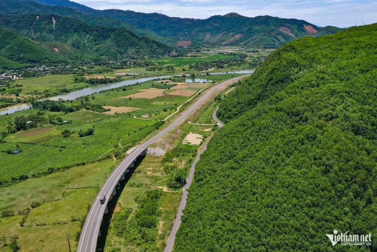 Cao tốc Bắc - Nam ngày đầu nối liền một dải - 17