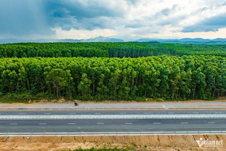 Cao tốc Bắc - Nam ngày đầu nối liền một dải - 15