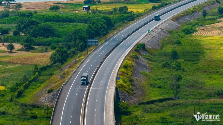 Cao tốc Bắc - Nam ngày đầu nối liền một dải - 18