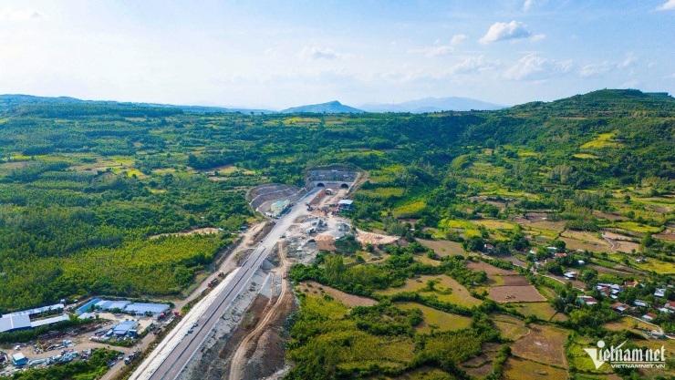 Cao tốc Bắc - Nam ngày đầu nối liền một dải - 23