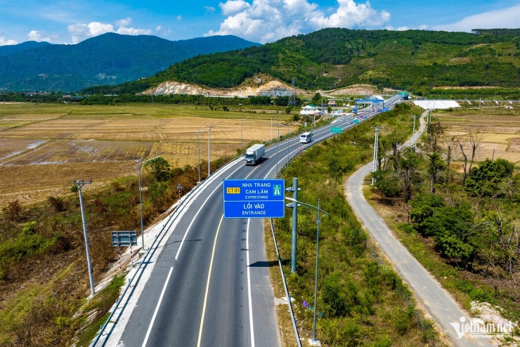 Cao tốc Bắc - Nam ngày đầu nối liền một dải - 25