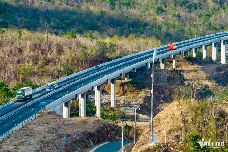 Cao tốc Bắc - Nam ngày đầu nối liền một dải - 26