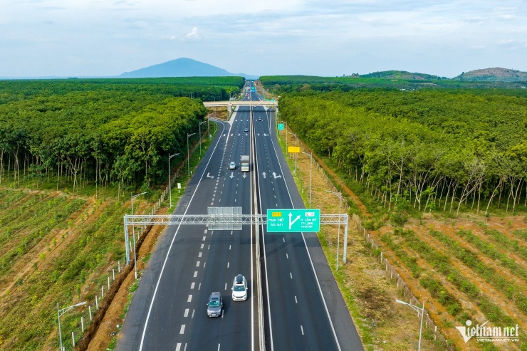 Cao tốc Bắc - Nam ngày đầu nối liền một dải - 28