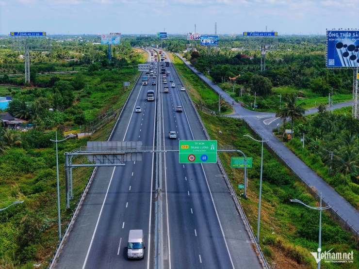 Cao tốc Bắc - Nam ngày đầu nối liền một dải - 31