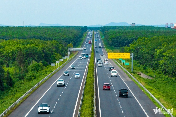 Cao tốc Bắc - Nam ngày đầu nối liền một dải - 29