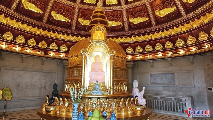 Có gì bên trong bảo tháp cao nhất châu Á thu hút du khách ở Ninh Bình? - 4