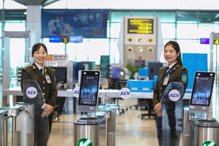 Sân bay trang bị hệ thống nhận diện sinh trắc học từ khu vực check-in đến cửa an ninh. Ảnh: Đức Hùng