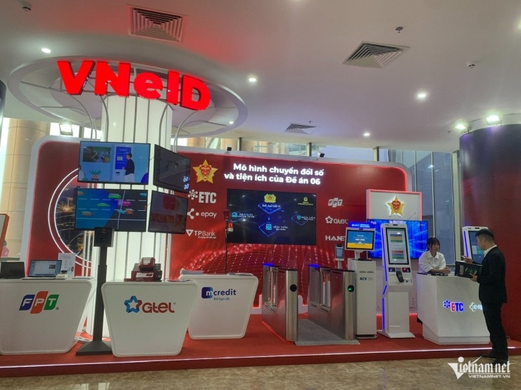 Việc kết nối dữ liệu dân cư, dữ liệu doanh nghiệp trong triển khai Đề án 06 đã hạn chế tối đa số vụ lừa đảo. Ảnh: Tuân Nguyễn