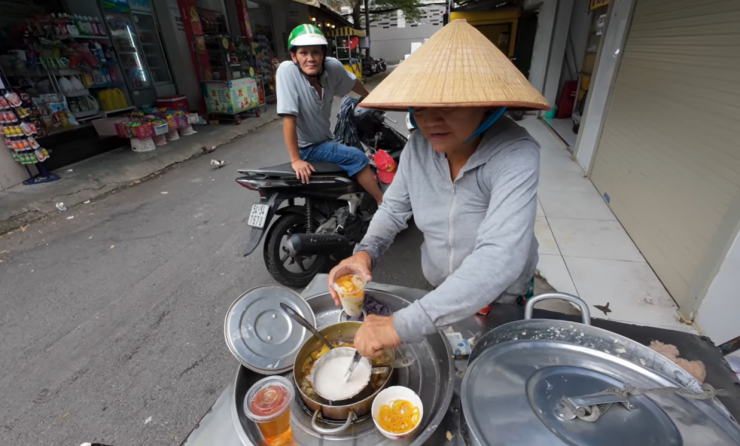Tào phớ được bán rong ở đường phố, thưởng thức mùa nóng hay lạnh đều ngon