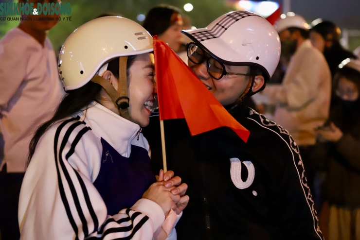 Những màn thể hiện tình cảm đáng yêu, ngộ nghĩnh đến từ các cặp đôi.