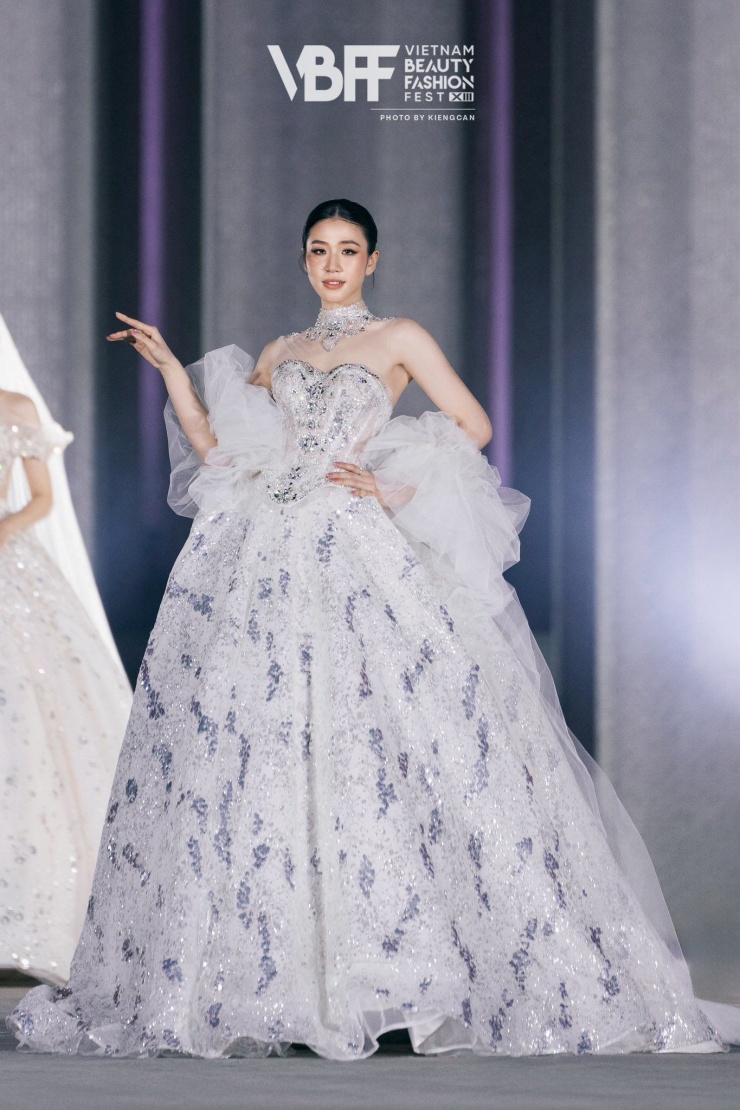 Kiều Anh trong đêm thi Vietnam Beauty Fashion Fest XIII thuộc khuôn khổ cuộc thi Miss World Vietnam - Hoa hậu Thế giới Việt Nam 2025 mới đây.