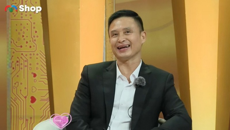 Anh Thành rung động trước cô gái kém 20 tuổi. Ảnh cắt từ clip&nbsp;