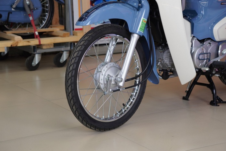 Bản độ ‘nhẹ’ Honda Super Cub 50 Final Edition giá trên 100 triệu đồng - 13