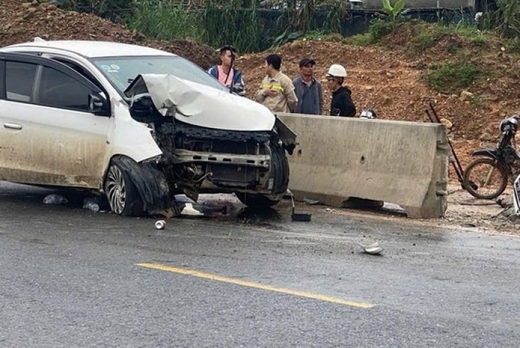 Gia đình 4 người ở Đà Nẵng gặp nạn trên đường cao tốc, cháu bé 9 tháng tuổi tử vong