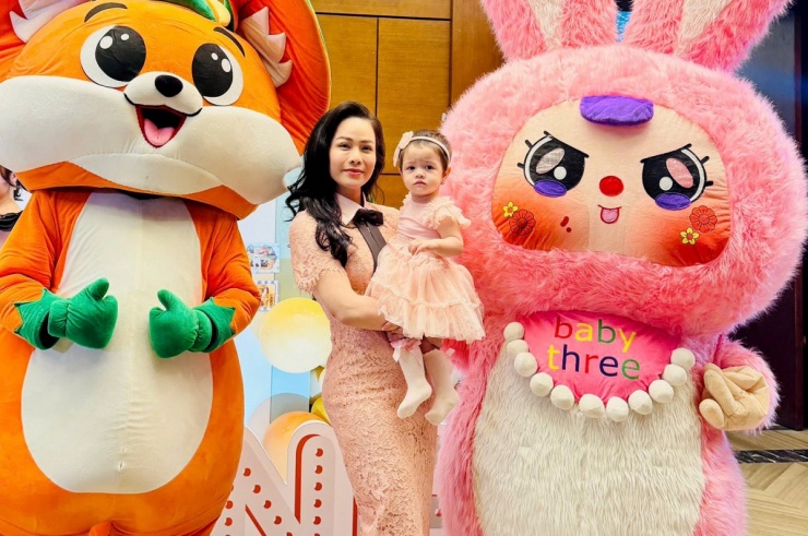 Ba 'mẹ bỉm' Nhật Kim Anh, Thanh Trúc, Kha Ly đọ sắc vóc - 1