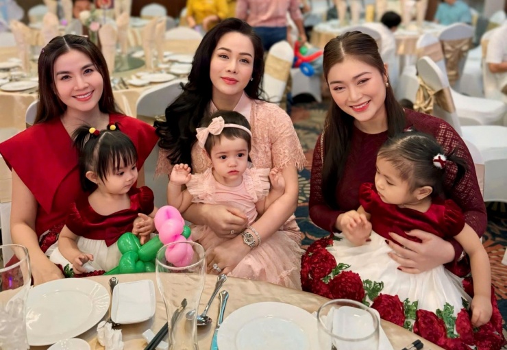 Ba 'mẹ bỉm' Nhật Kim Anh, Thanh Trúc, Kha Ly đọ sắc vóc - 3