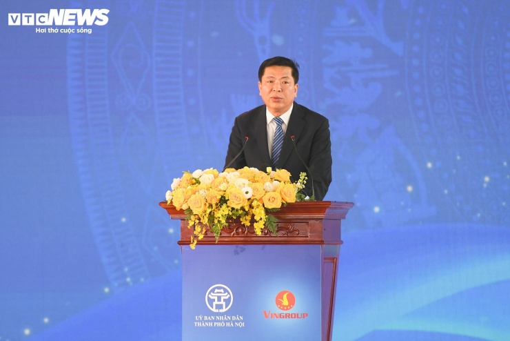 Bộ trưởng Bộ Xây dựng Trần Hồng Minh phát biểu về công tác đầu tư xây dựng và phát triển kết cấu hạ tầng.