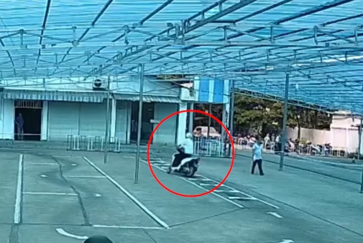 Clip: Cười chảy nước mắt thí sinh thi sa hình ngã “chổng vó lên trời"