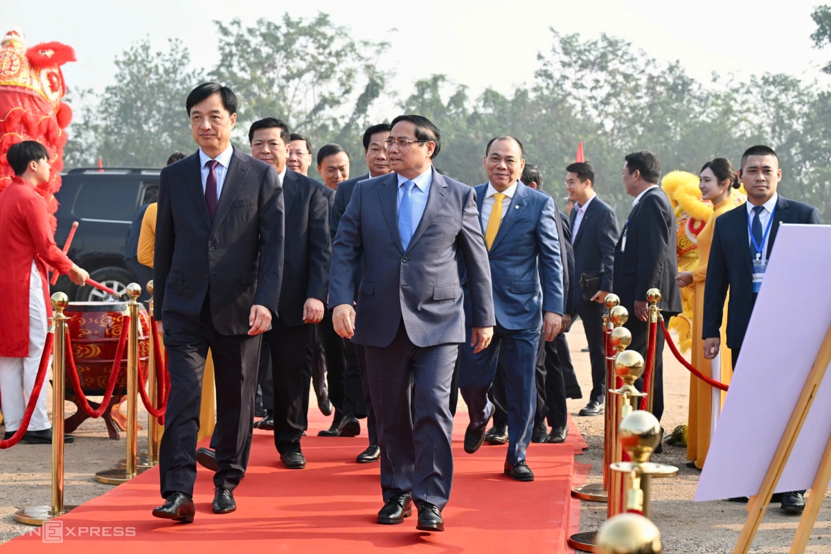 Thủ tướng Phạm Minh Chính cùng các đại biểu dự tại điểm cầu Trung tâm đô thị thể thao. Ảnh:&nbsp;Giang Huy