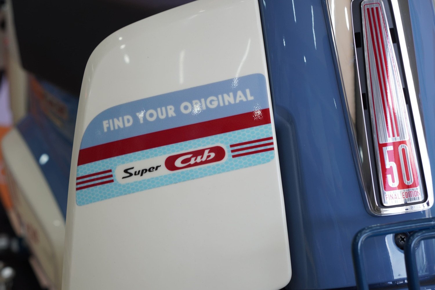 Bản độ ‘nhẹ’ Honda Super Cub 50 Final Edition giá trên 100 triệu đồng - 5