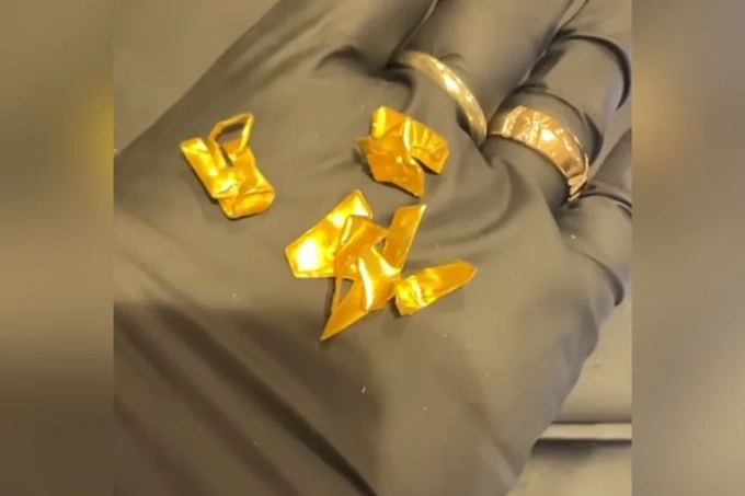 Số vàng sau khi được nung chảy. Ảnh chụp màn hình từ Ringring Unni - YouTube