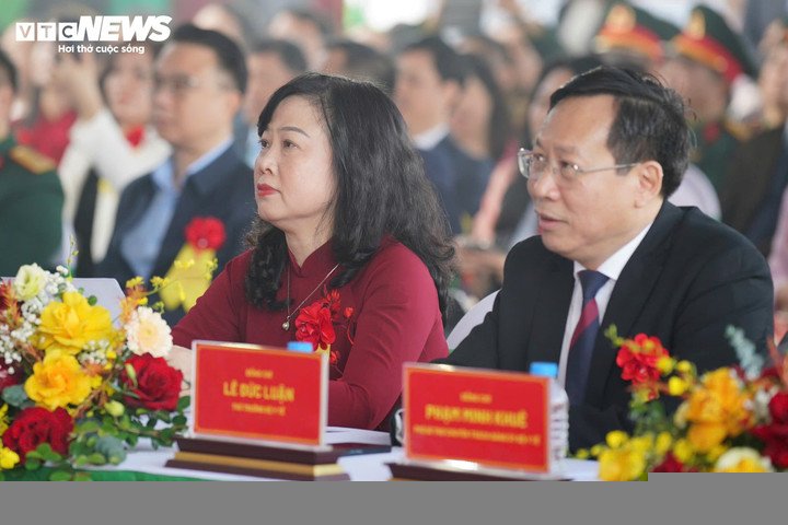 Bộ trưởng Bộ Y tế Đào Hồng Lan, Thứ trưởng Bộ Y tế Lê Đức Luận tham dự sự kiện. (Ảnh: Quang Minh)