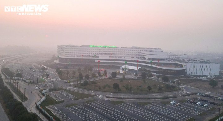 Diện mạo Bệnh viện Bạch Mai trong ngày khánh thành 19/12. (Ảnh: Quang Minh)