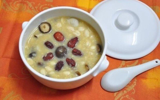 Đây là một loại cháo dễ chế biến và có tác dụng rất tốt, có thể trị cảm cho bé yêu của bạn trong mùa đông.