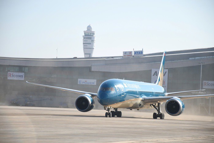 Hình ảnh chuyến bay đầu tiên hạ cánh xuống sân bay Long Thành - 5