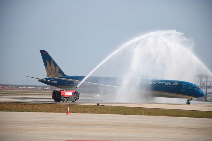 Hình ảnh chuyến bay đầu tiên hạ cánh xuống sân bay Long Thành - 6